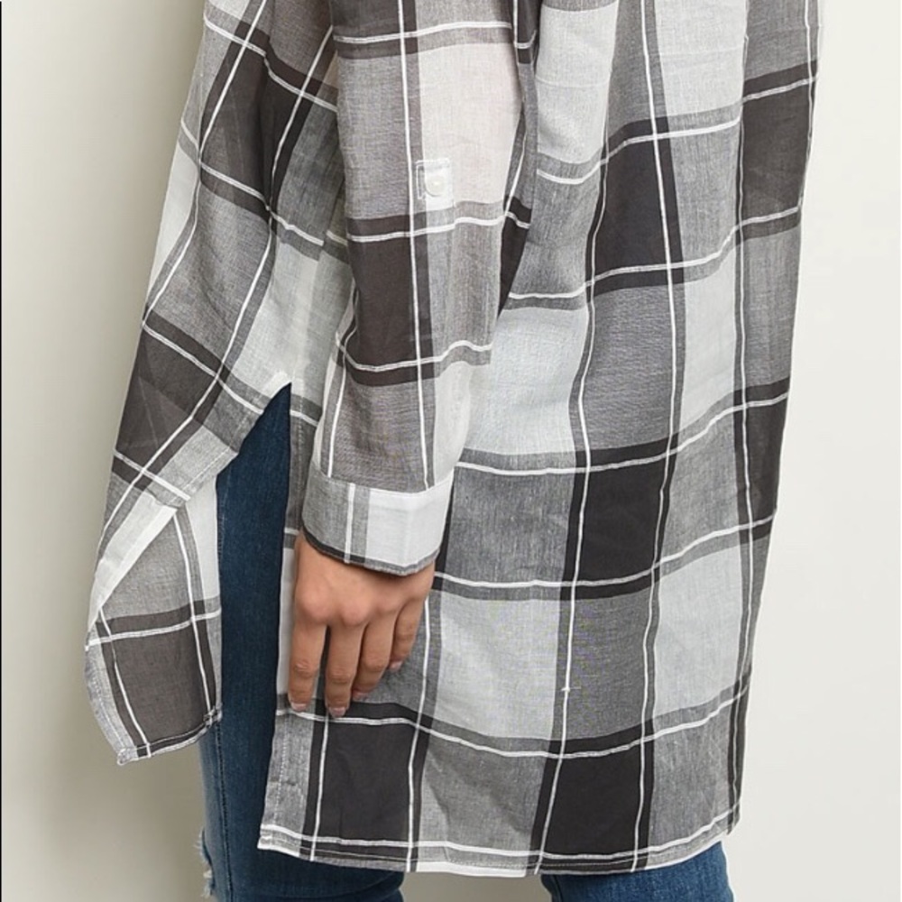 ❌DONATED❌Black White Gray Checkered Plaid Button Down Boyfriend Shirt Top - Picture 2 of 9